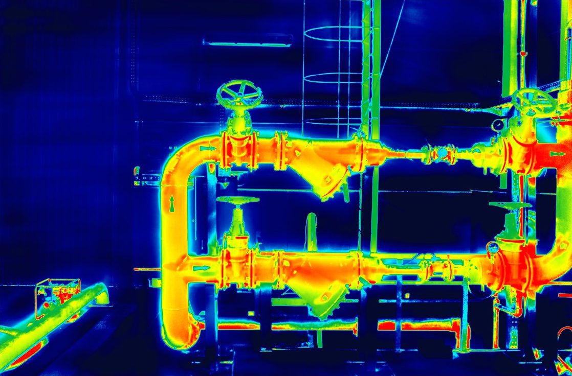 Thermal image of industrial process pipework and valves — hot lines, cold lines and a warm flange separated by temperature